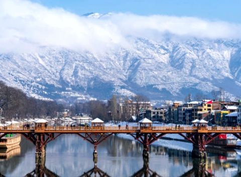 Heavenly Escapade: Kashmir's Enchanting Retreat